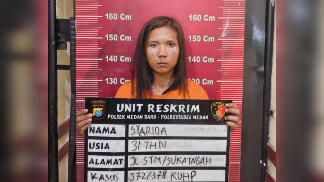 Pelaku pencurian yang diamankan polisi. [Dok Polsek Medan Baru]